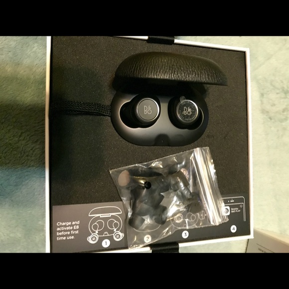 BANG & OLUFSEN E8 True Wireless Earphones - Picture 3 of 4
